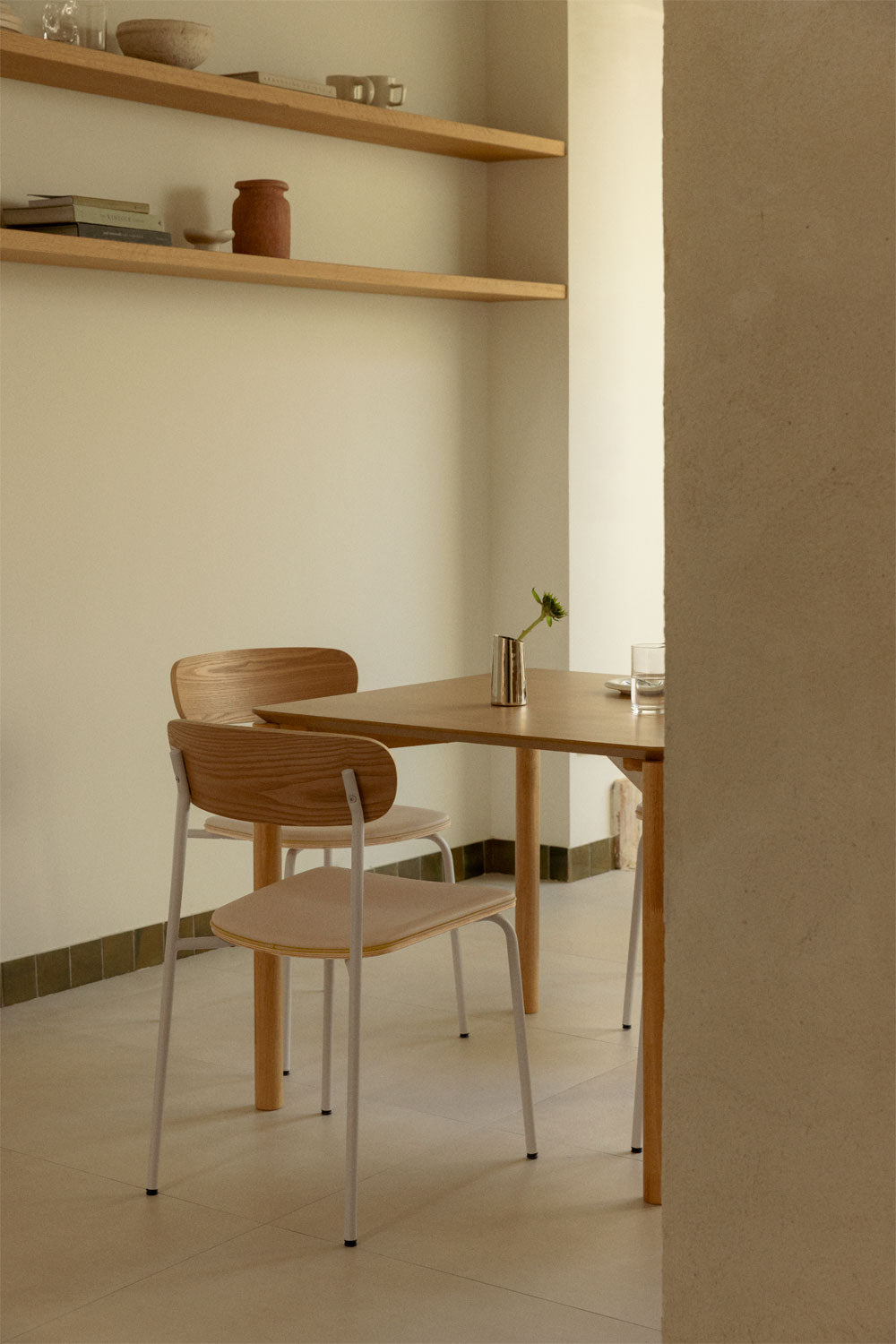 Chaise de salle à manger empilable en fer et frêne – Beige crème