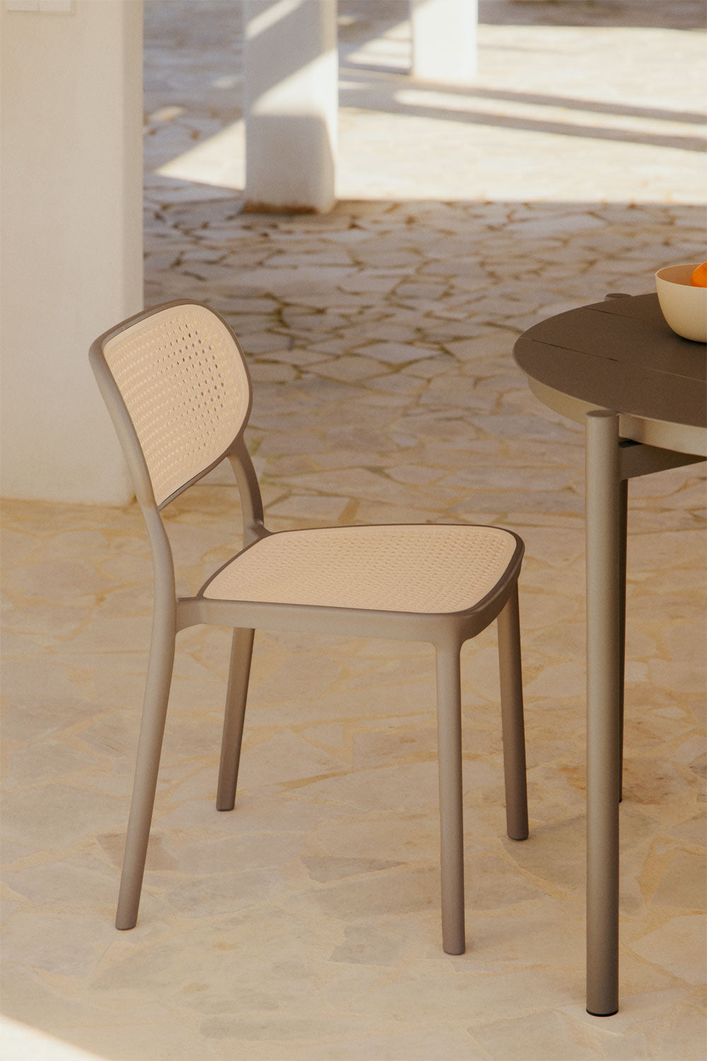 Chaise de salle à manger monobloc en polypropylène tressé beige
