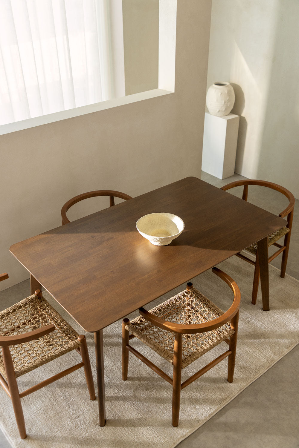 Table à manger rectangulaire en MDF et hévéa – 150 × 90 cm, bois foncé